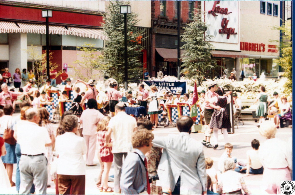 1980 04 20 43 Fayetteville St Mall.jpg
